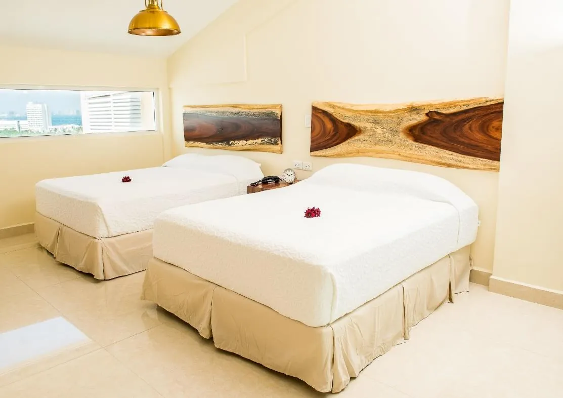 Recámara superior con dos camas del Penthouse 3B en Salvia, Zona Hotelera de Cancún
