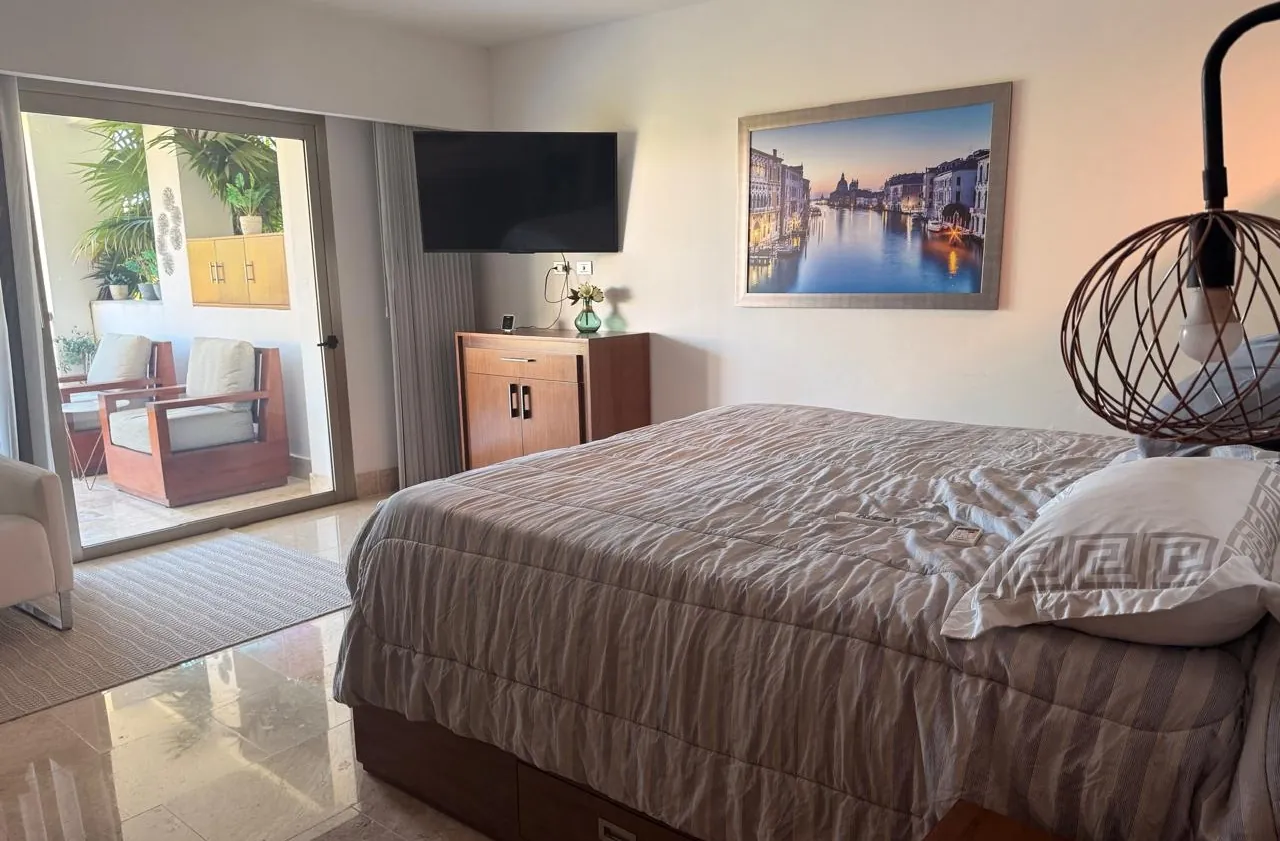 Recámara con vista al jardín del Departamento 205M en La Amada, Costa Mujeres, Cancún