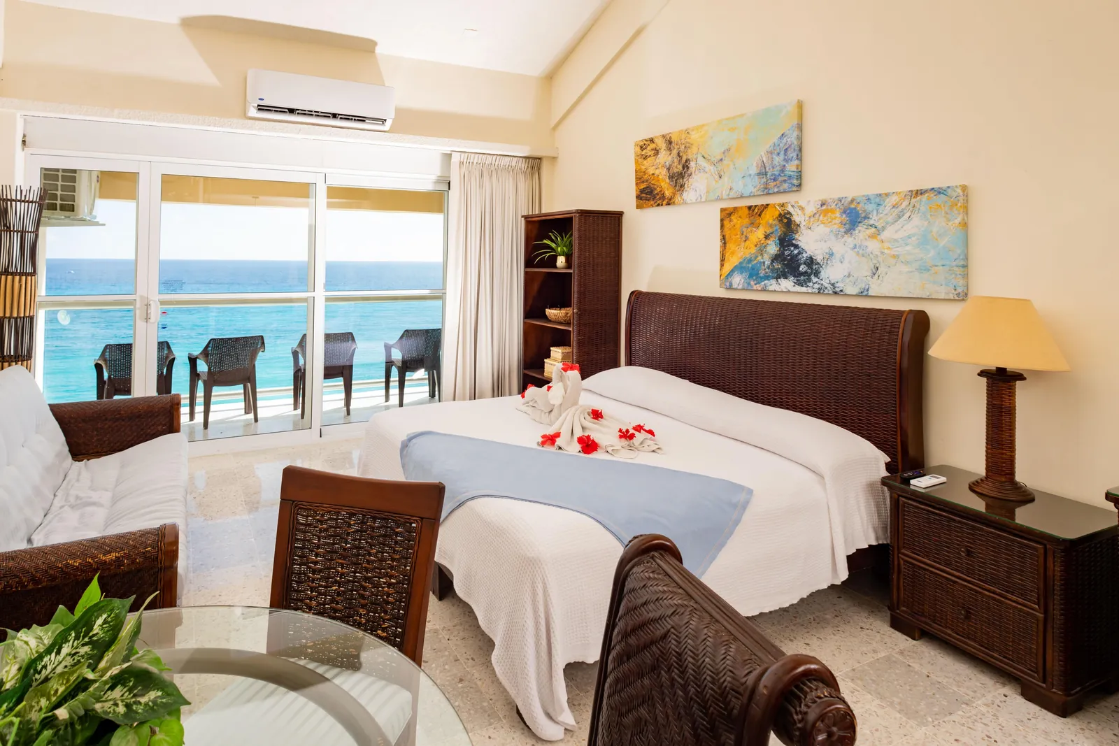 Recámara de planta baja con vista al mar del Penthouse 2A en Salvia, Zona Hotelera de Cancún